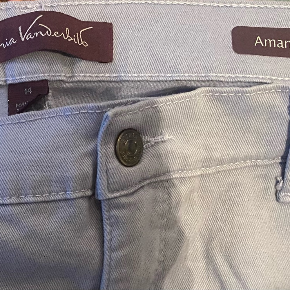 Like new Gloria Vanderbilt Womens Amanda jeans - Picture 2 of 8